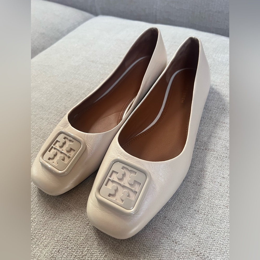 Tory Burch Women's Brie Georgia Square Toe Logo Flats Shoes size 7.5